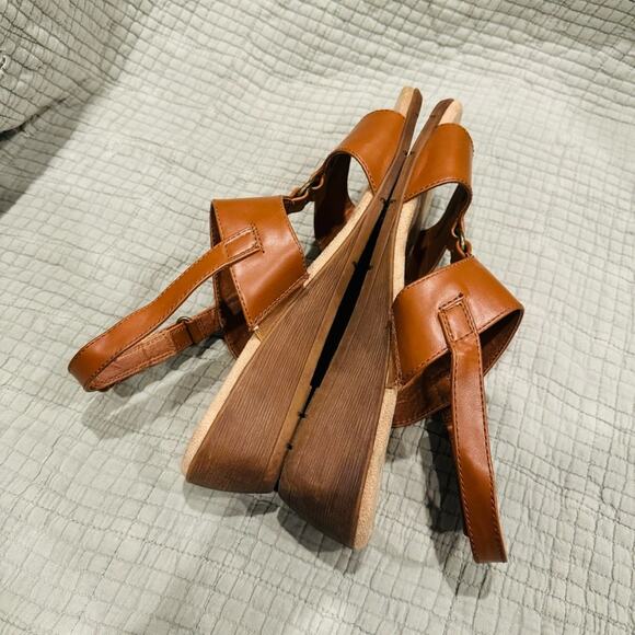 BareTraps felon brown tan Memory Foam Sandals Size 10 - Picture 7 of 10